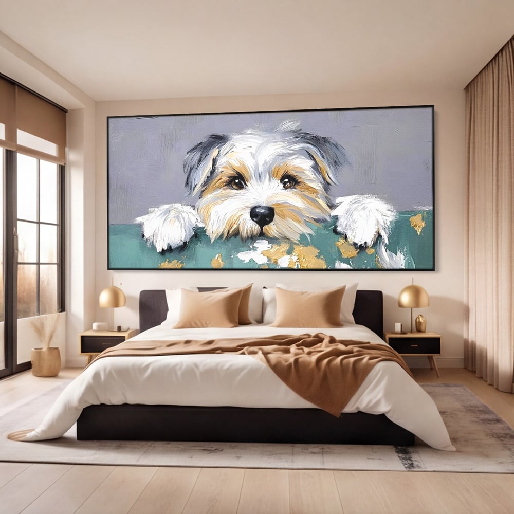 Tablou canvas cu pictura cu catel yorkshire privind curios, in rama de aluminiu negru, pe perete intr-un dormitor